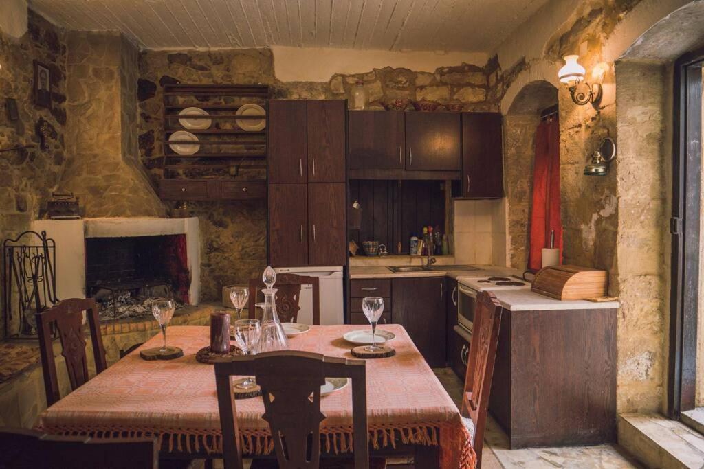 The Royal Stonehouse : Sophia Villa Vasiliki  ภายนอก รูปภาพ